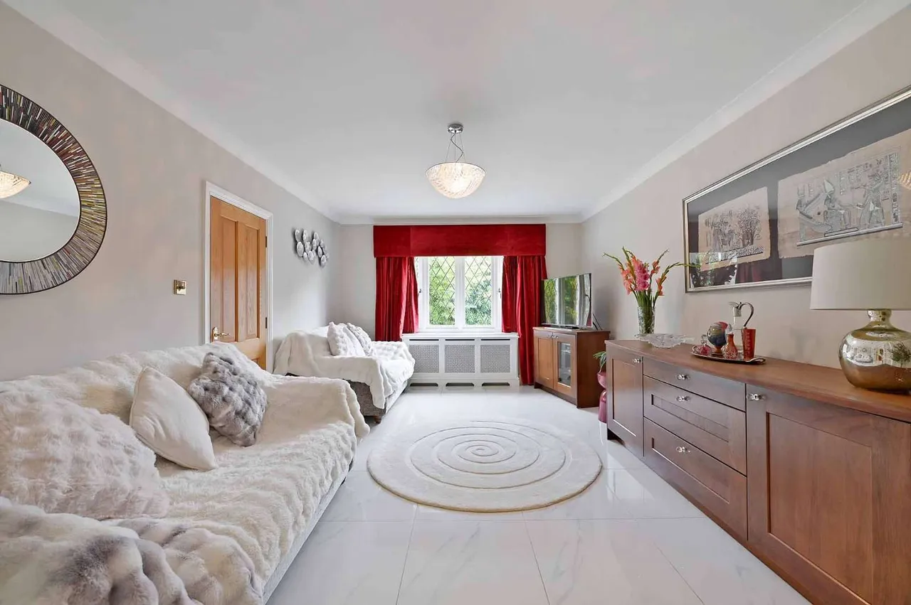 Harvest Hill Road, Maidenhead, Berkshire, SL6 2QQ, photo 3