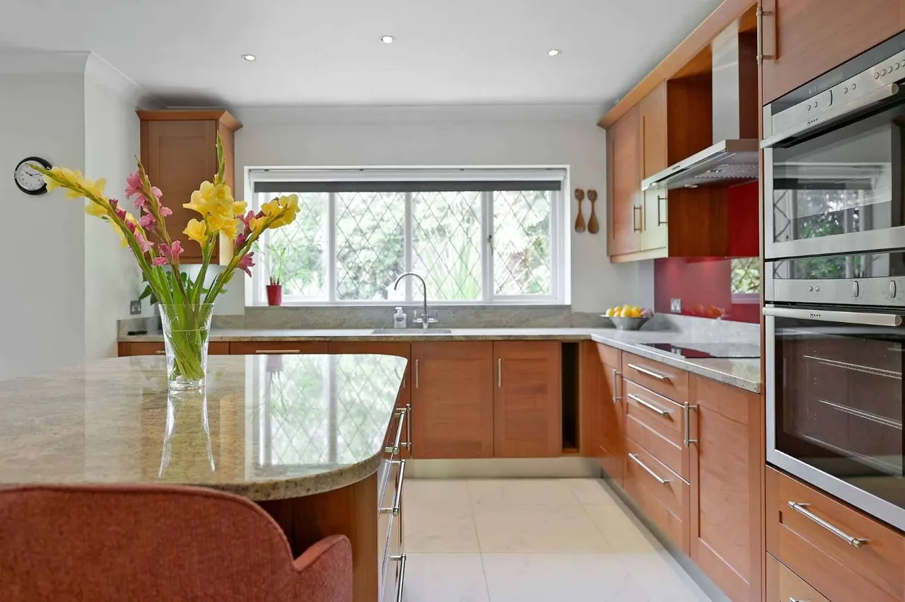 Harvest Hill Road, Maidenhead, Berkshire, SL6 2QQ, photo 6