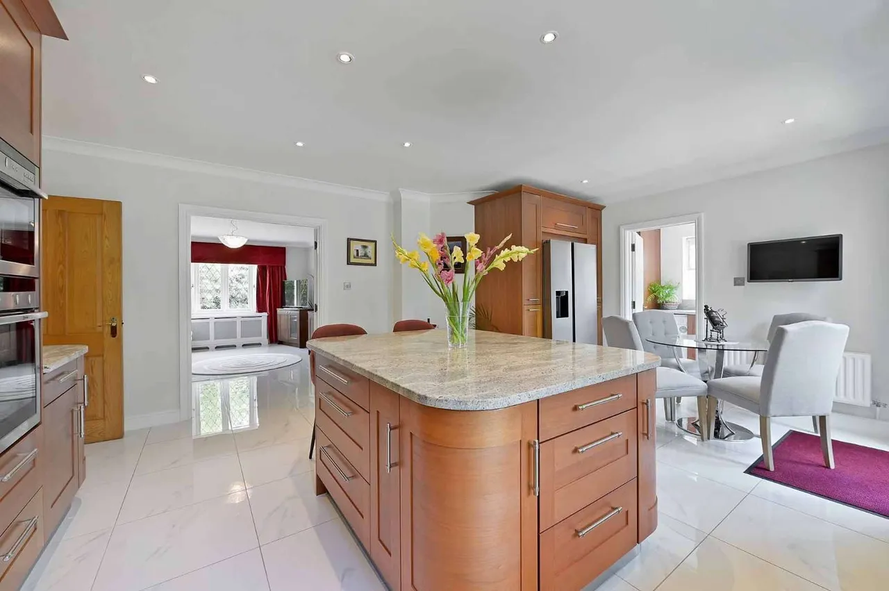 Harvest Hill Road, Maidenhead, Berkshire, SL6 2QQ, photo 7