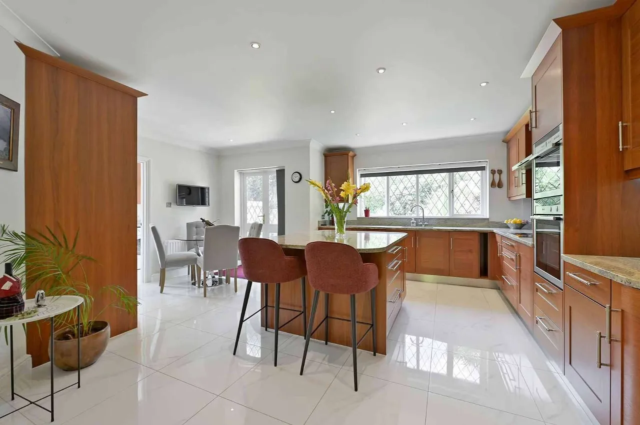 Harvest Hill Road, Maidenhead, Berkshire, SL6 2QQ, photo 8