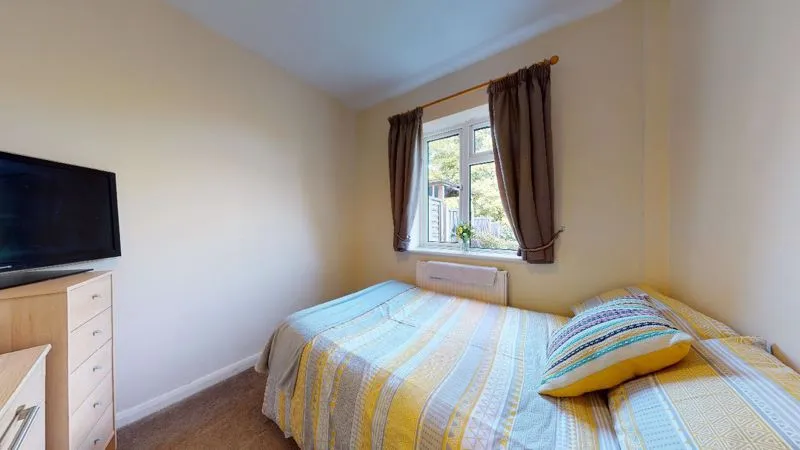 Kingston Road, Leatherhead KT22 7QE, photo 11