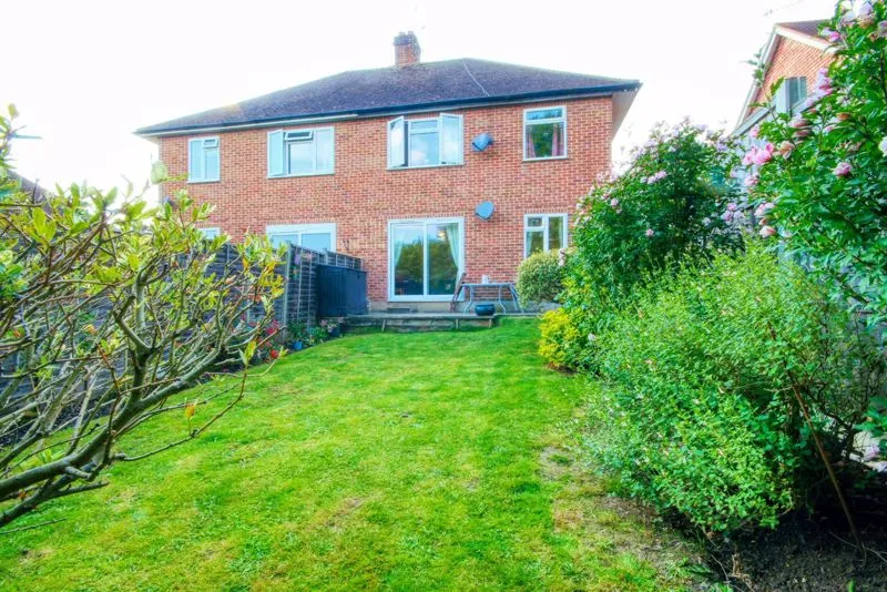 Kingston Road, Leatherhead KT22 7QE, photo 3