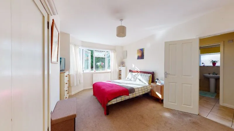 Kingston Road, Leatherhead KT22 7QE, photo 10