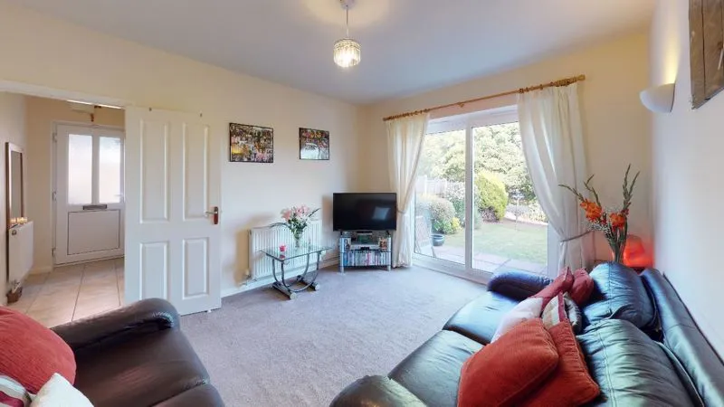 Kingston Road, Leatherhead KT22 7QE, photo 5