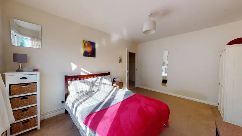 Kingston Road, Leatherhead KT22 7QE, photo 9