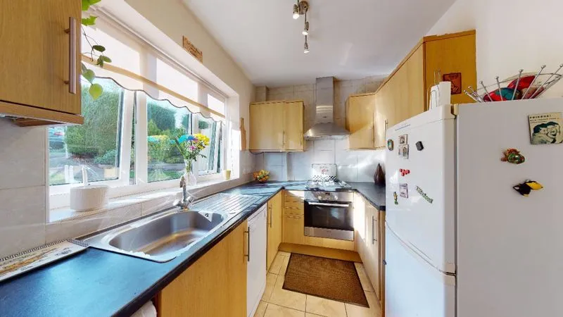 Kingston Road, Leatherhead KT22 7QE, photo 6