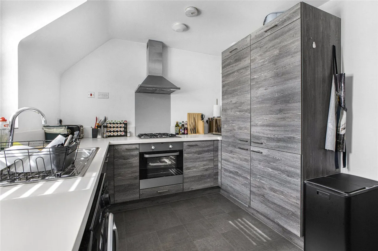 Brookwood Farm Drive, Knaphill, GU21, photo 6