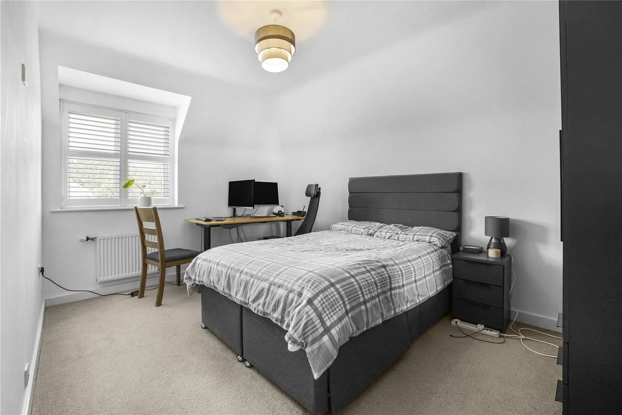 Brookwood Farm Drive, Knaphill, GU21, photo 9
