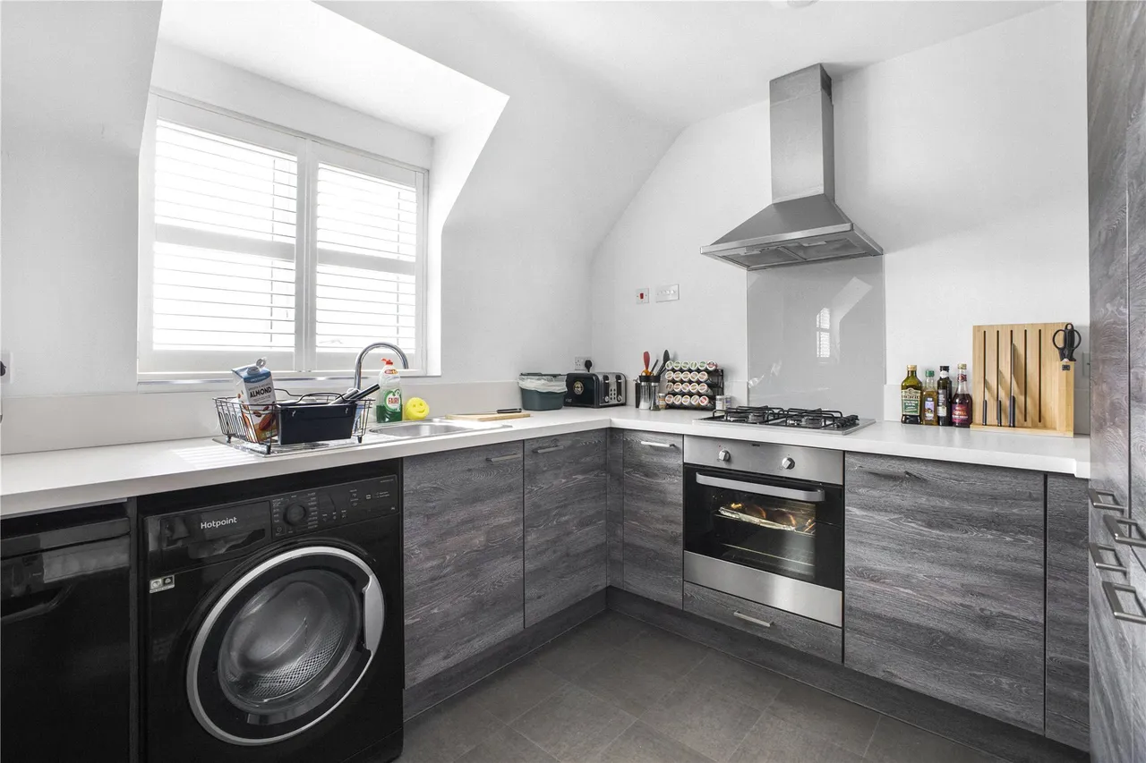 Brookwood Farm Drive, Knaphill, GU21, photo 5
