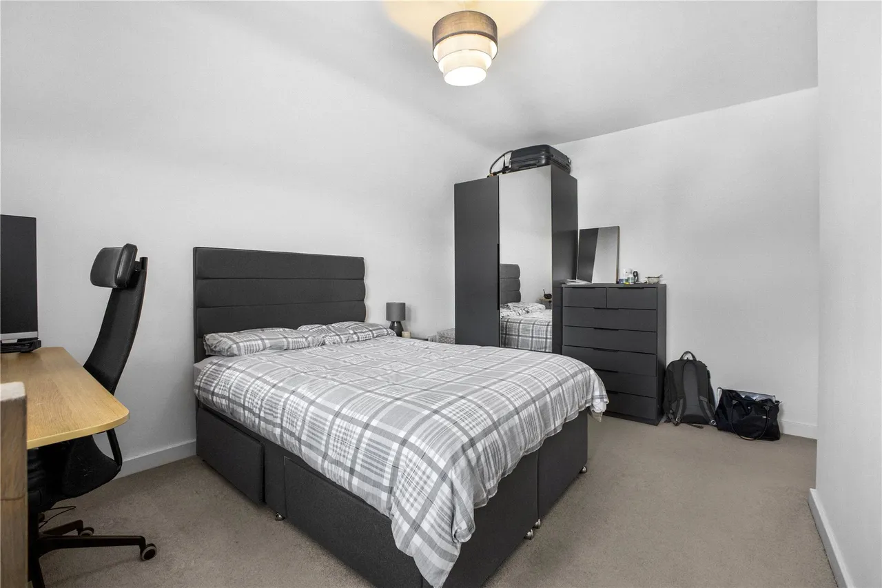 Brookwood Farm Drive, Knaphill, GU21, photo 11