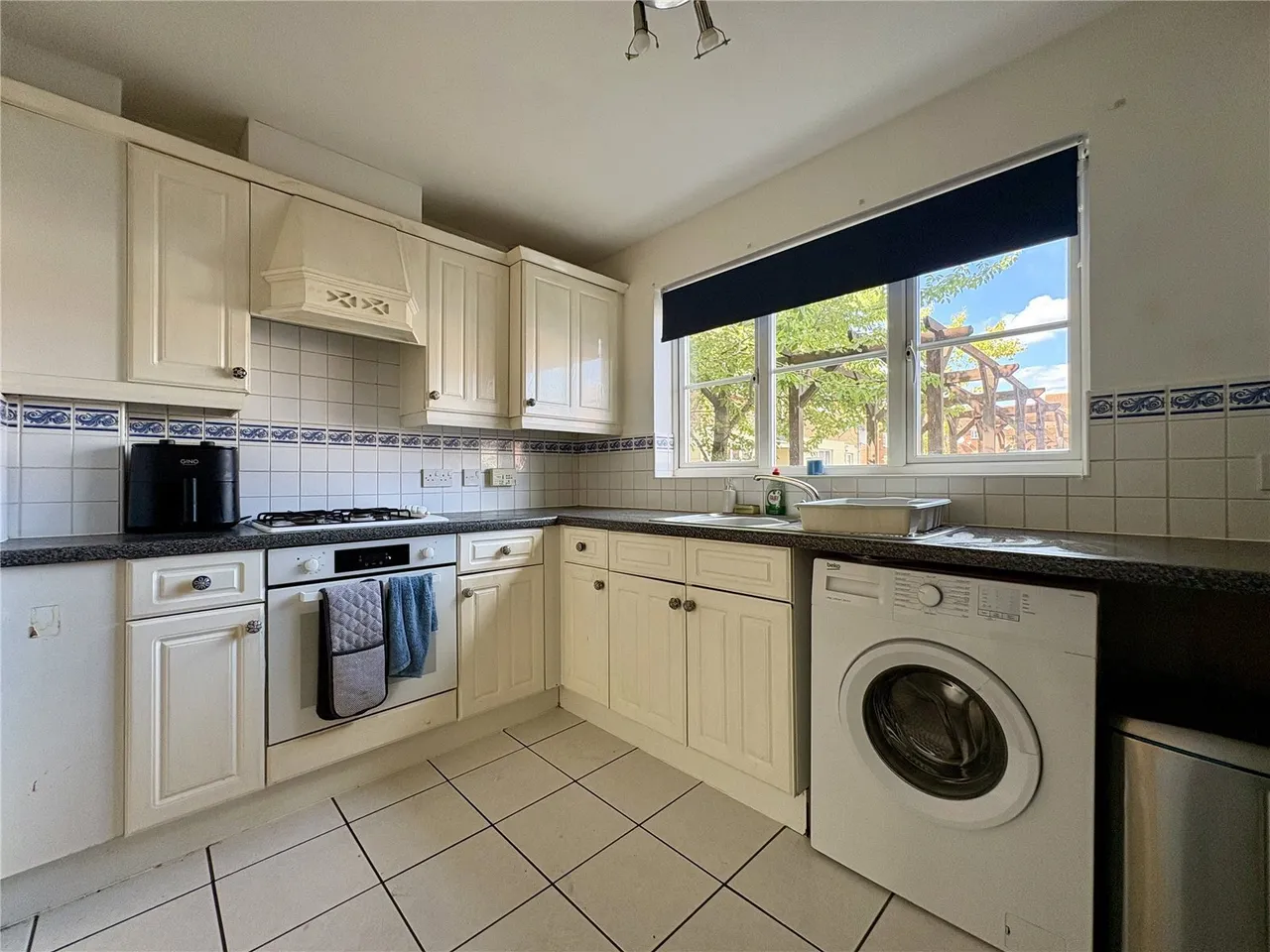Lennox Close, Chafford Hundred, Grays, Essex, RM16, photo 4