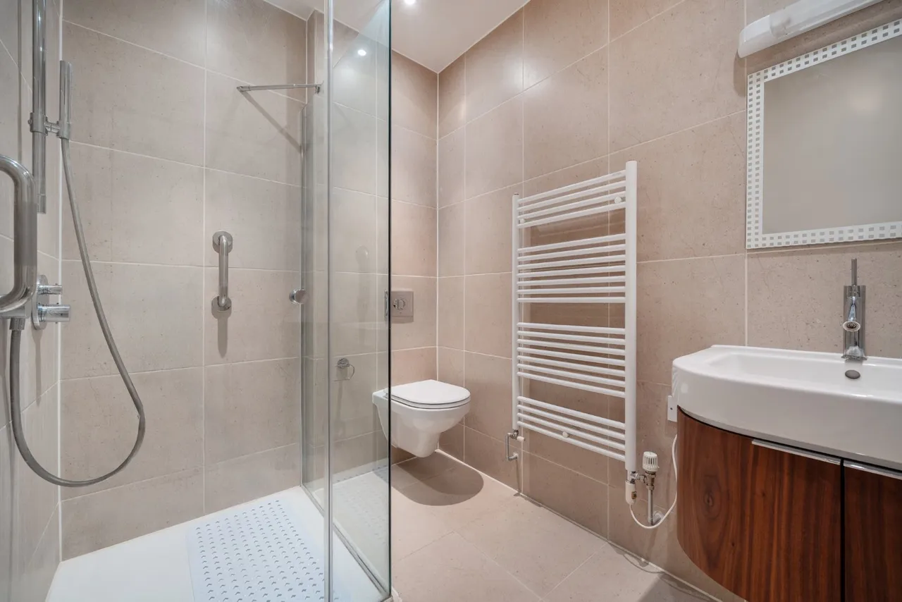 Cliveden Gages, Taplow, SL6, photo 8