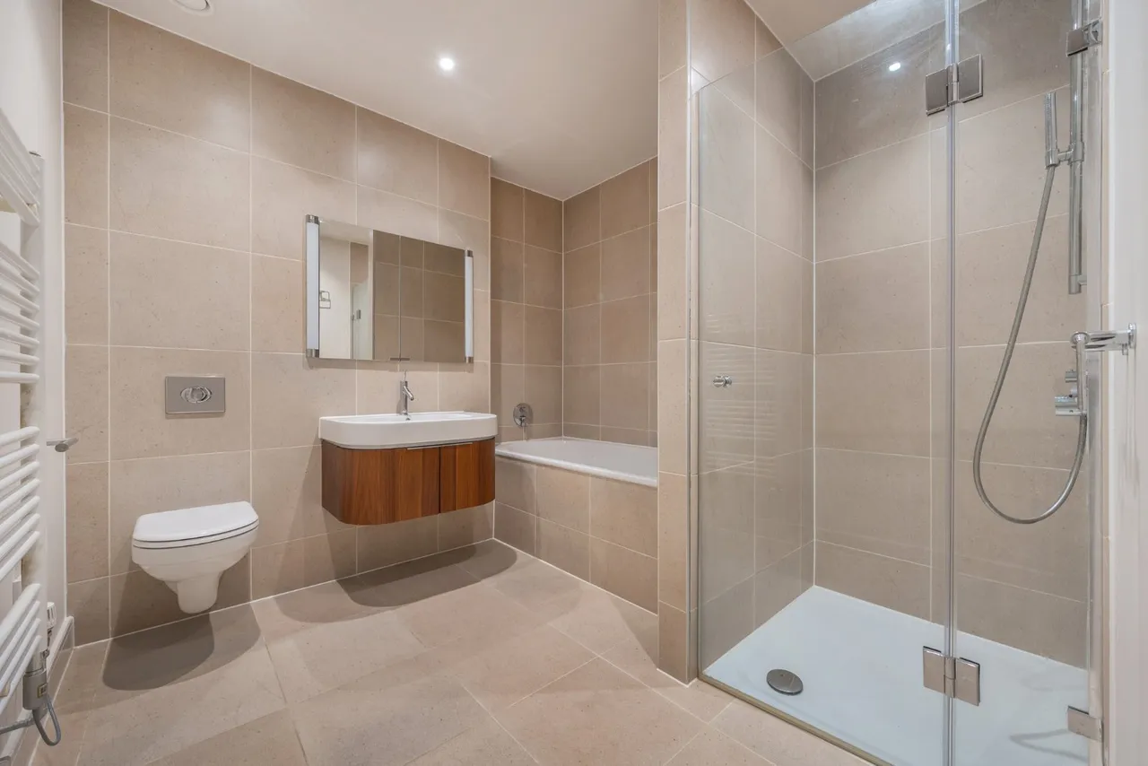Cliveden Gages, Taplow, SL6, photo 6