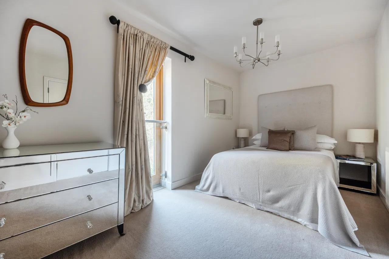 Cliveden Gages, Taplow, SL6, photo 7