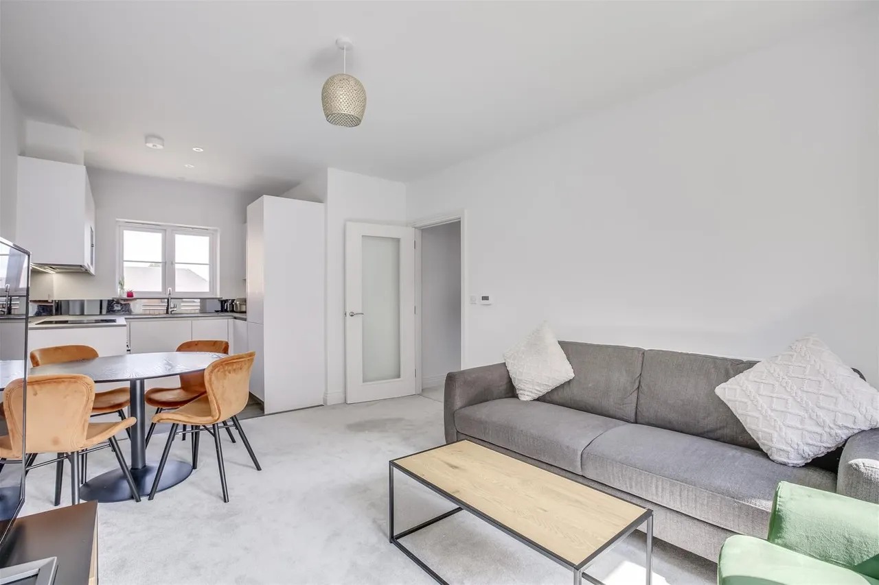 Rosemead Avenue, High Wycombe, HP10, photo 7