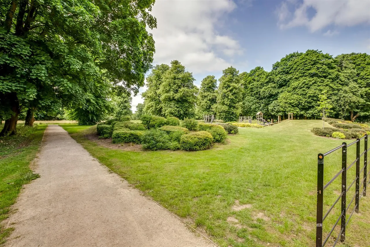 Rosemead Avenue, High Wycombe, HP10, photo 13