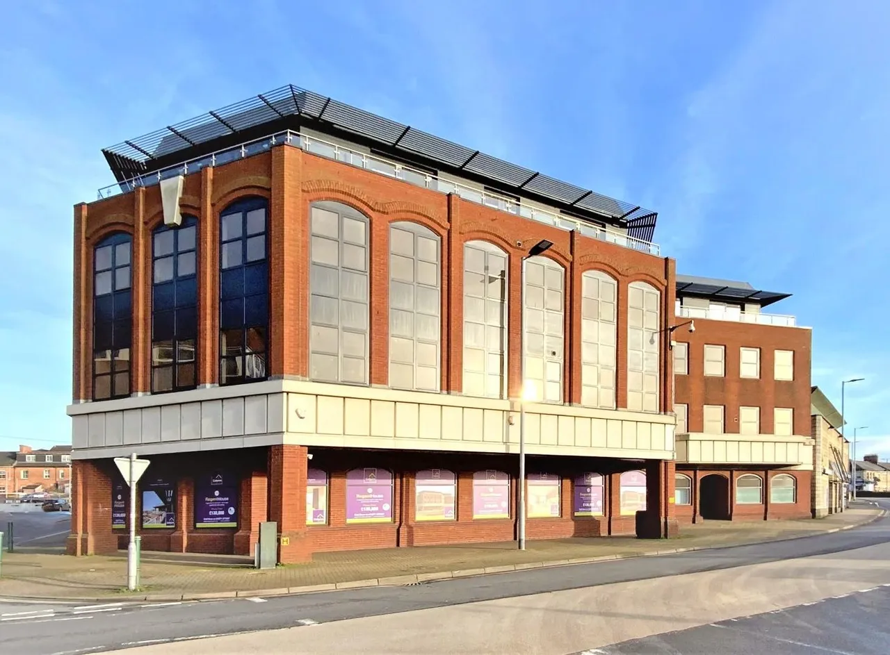 2 bed flat to rent, Queen Street, Barnstaple