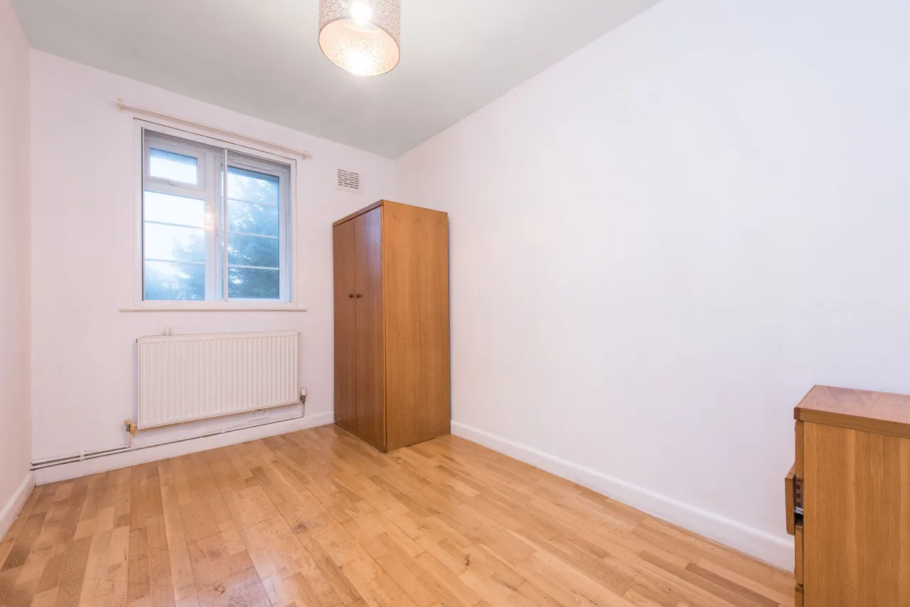 156 Beaufort Park, London, photo 5