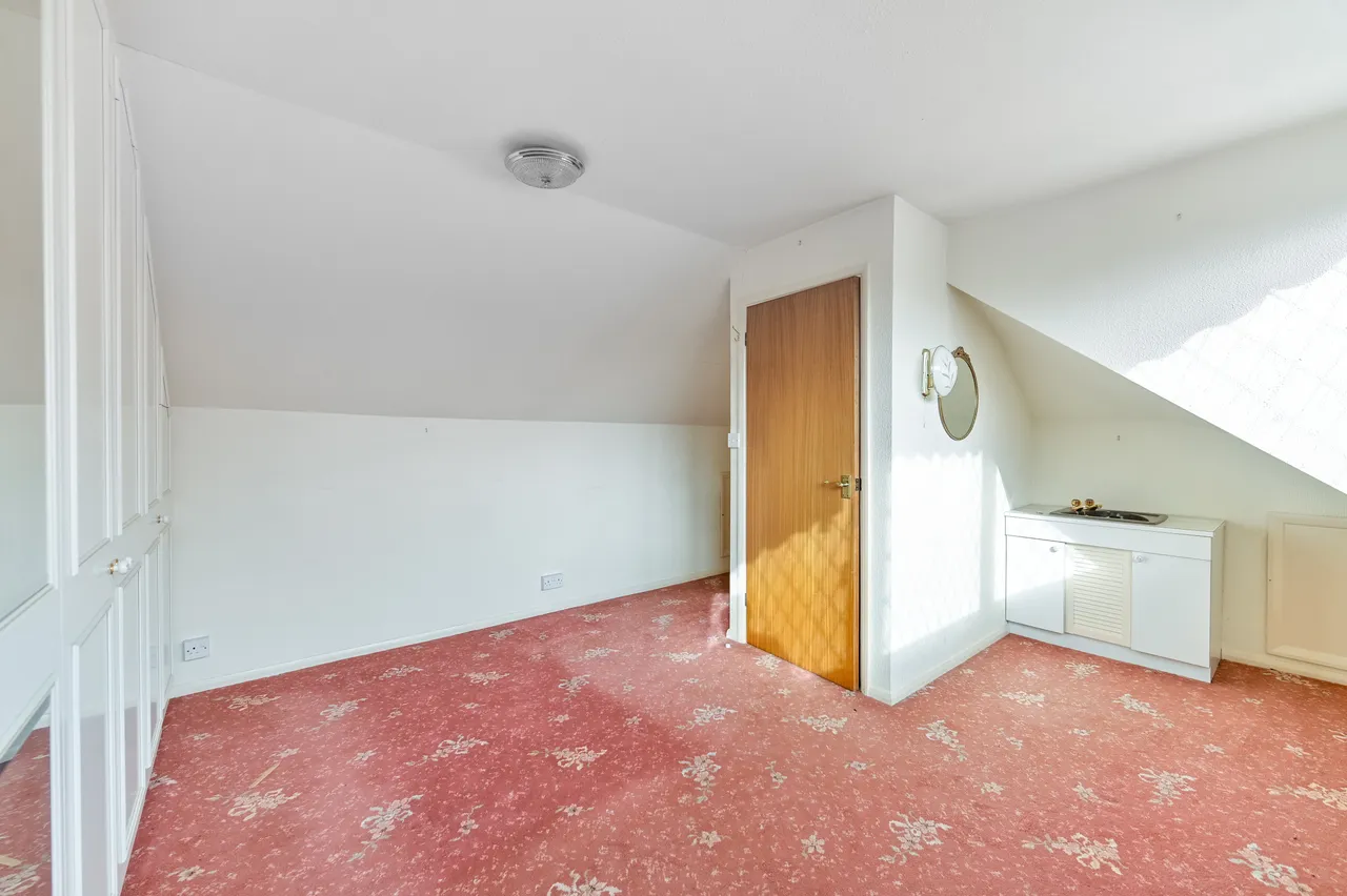 Slough, SL3, photo 11