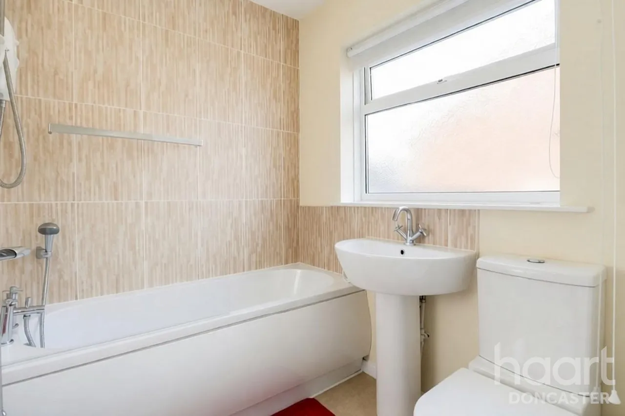 St Marys Road, Dunsville, DN7, photo 8