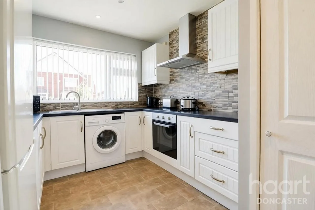 St Marys Road, Dunsville, DN7, photo 11