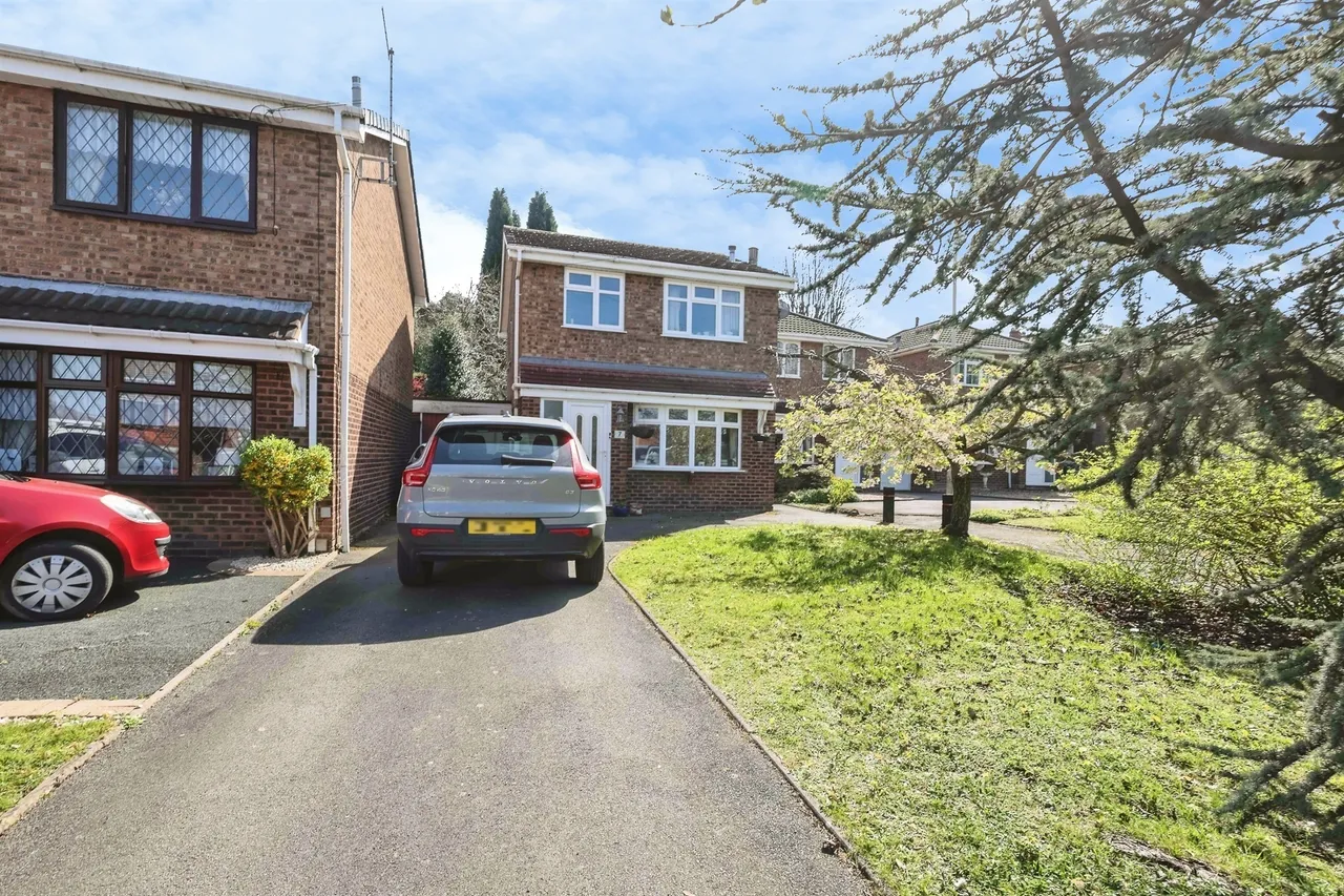 3 bed house for sale — Faulknor Drive, Pensnett, Brierley Hill