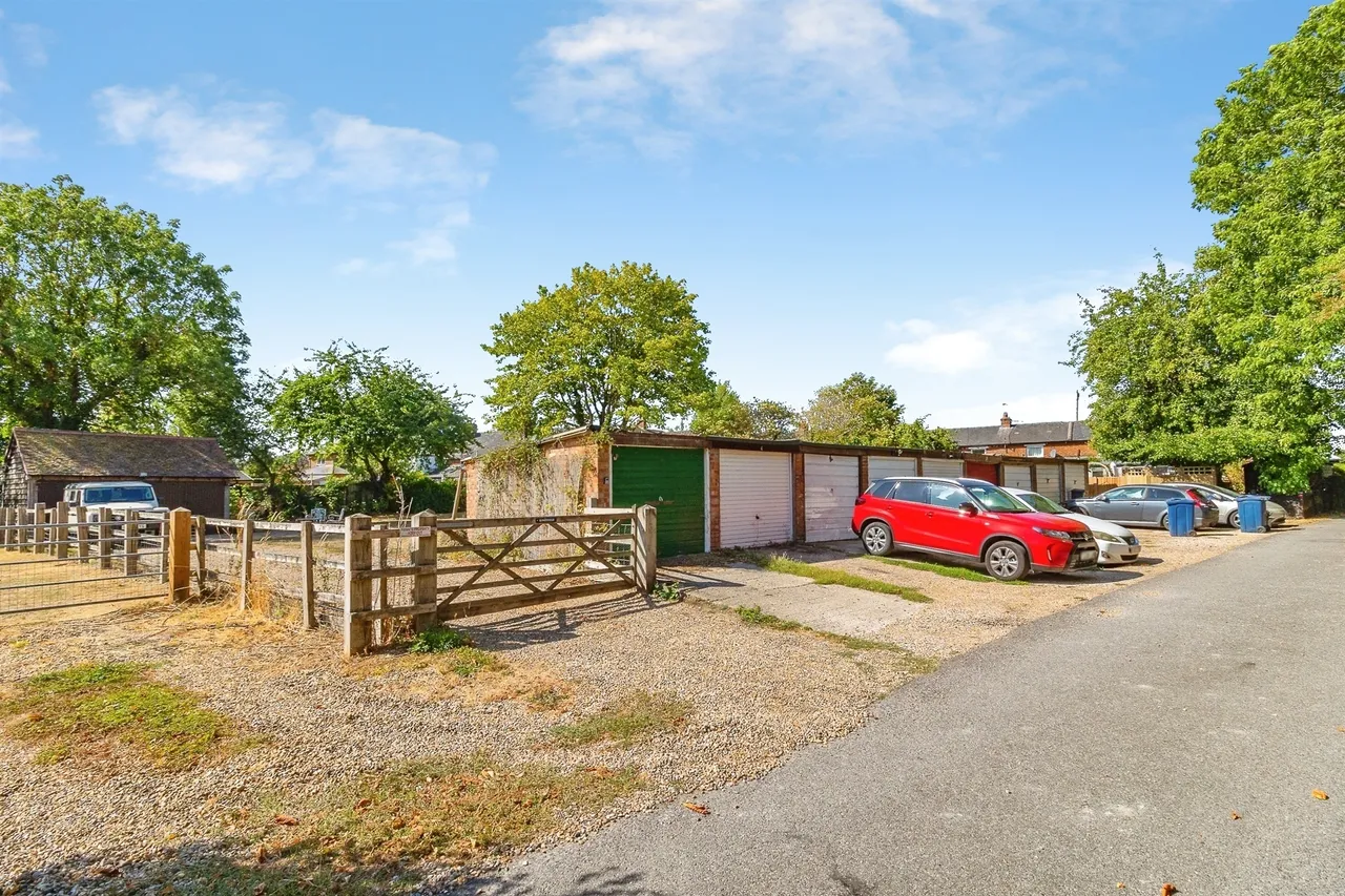 Chalkshire Cottages, Butlers Cross, HP17, photo 22