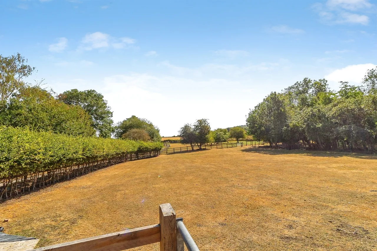 Chalkshire Cottages, Butlers Cross, HP17, photo 26