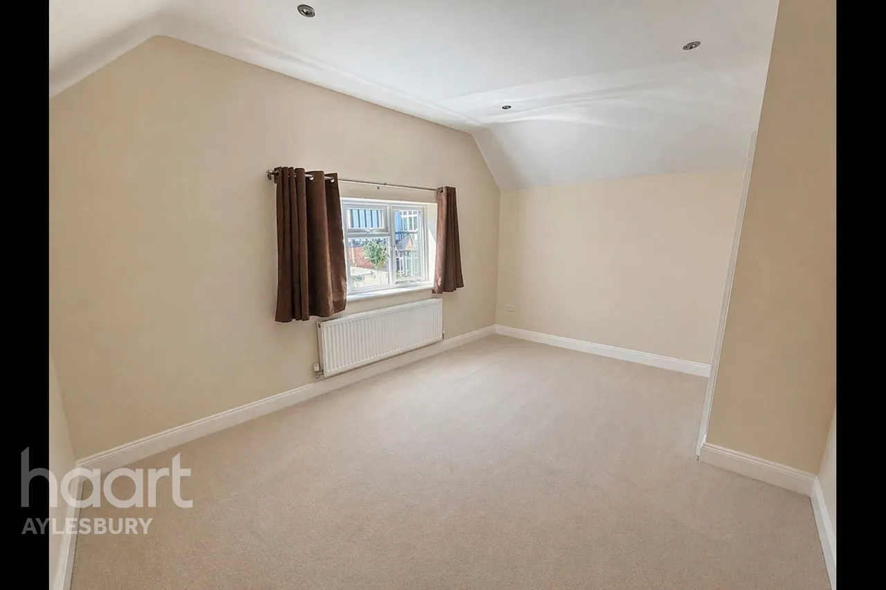 High Street, Aylesbury, HP22, photo 9