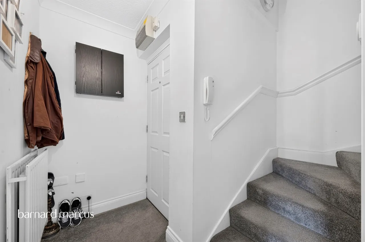 Ruxley Lane, Epsom, KT19, photo 4