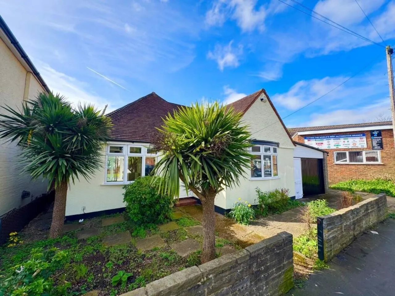 4 bed house to rent — Stoughton Road, Guildford