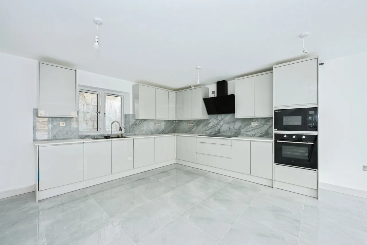 Station Approach, Whyteleafe, Surrey, CR3, photo 2