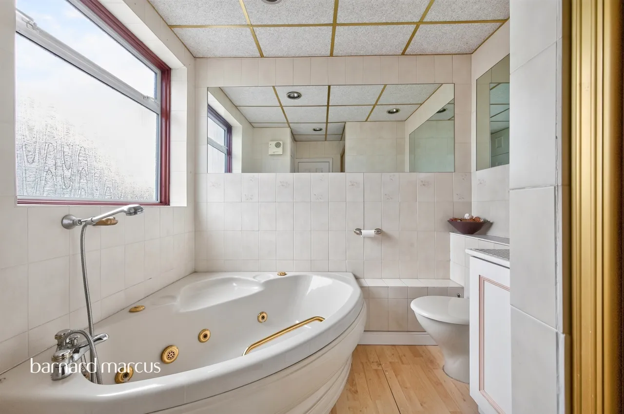 Ruxley Lane, Epsom, KT19, photo 7