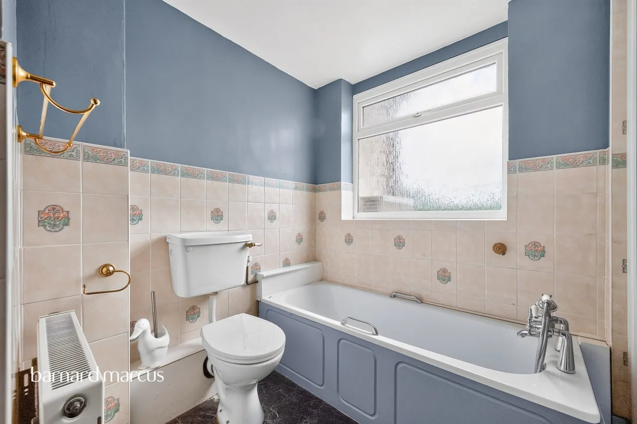 Ruxley Lane, Epsom, KT19, photo 9