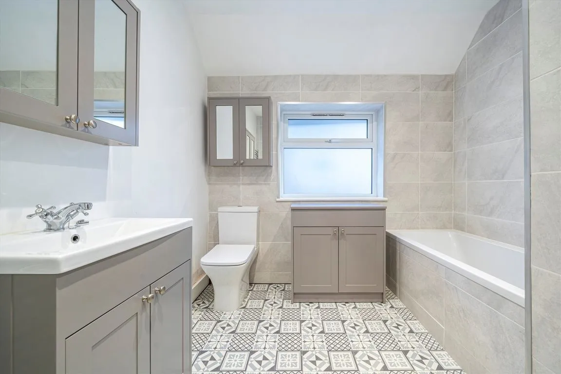 Bourneside Road, Addlestone, KT15, photo 6