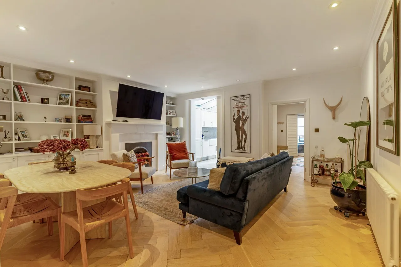 2 bed flat for sale — Redcliffe Street, London, SW10 9DS