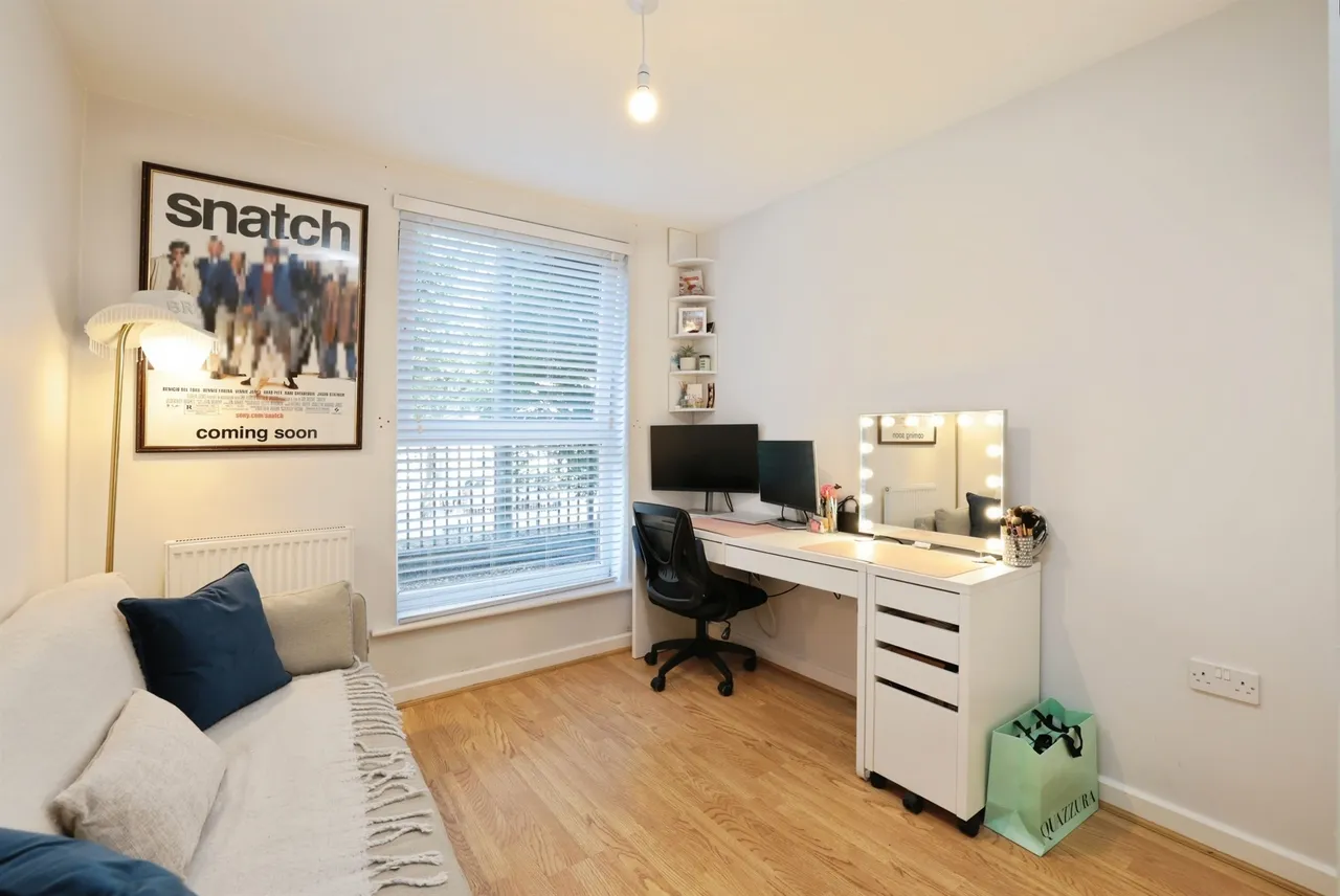 Metropolitan Station Approach, Watford, WD18, photo 14