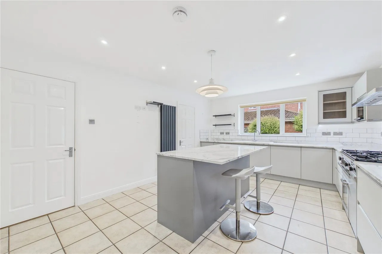 Taylor Drive, Bramley, RG26, photo 2