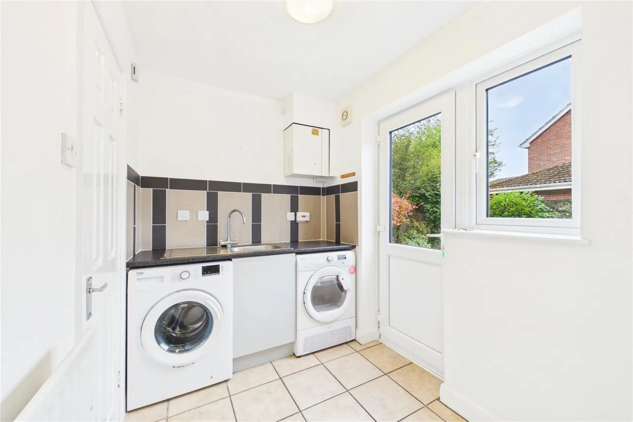 Taylor Drive, Bramley, RG26, photo 9