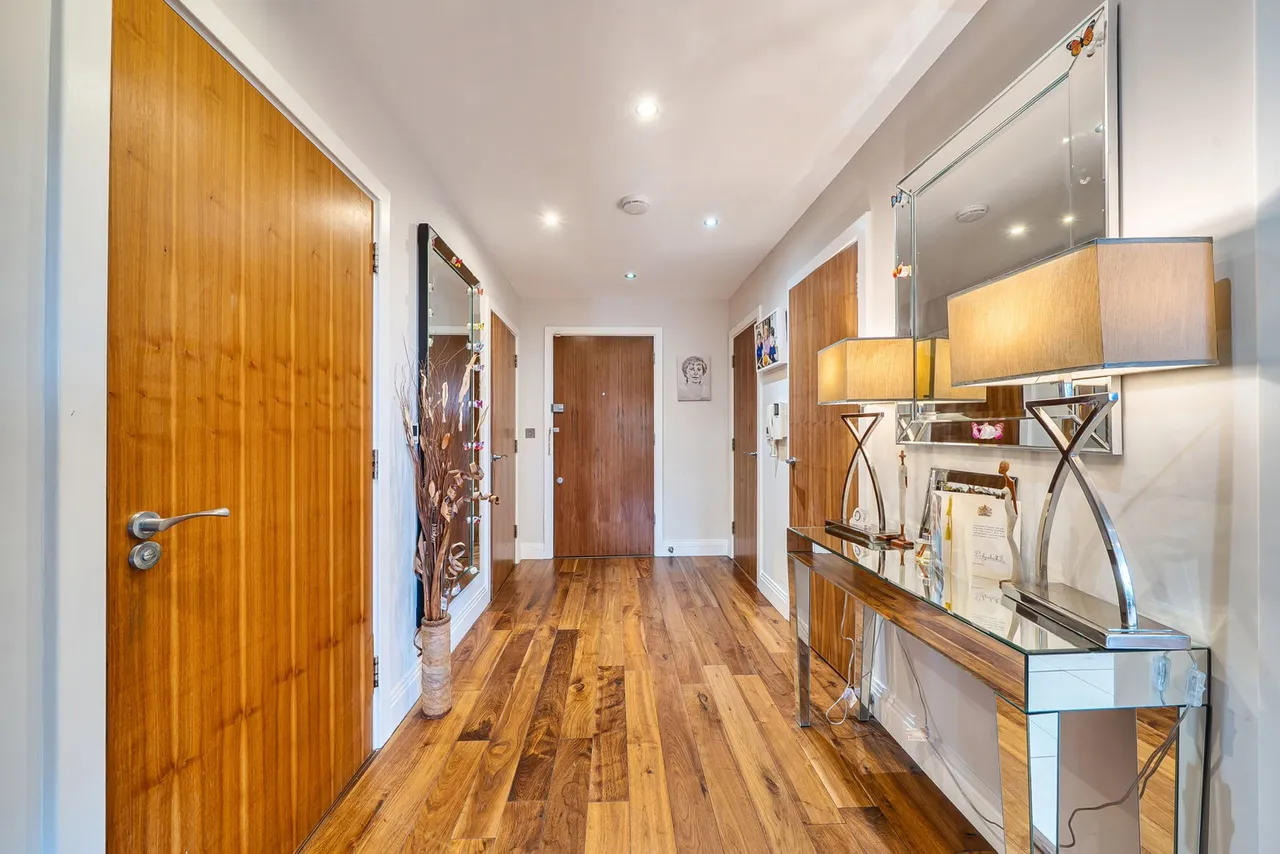 Bushey Gate, Sparrows Herne, WD23, photo 8