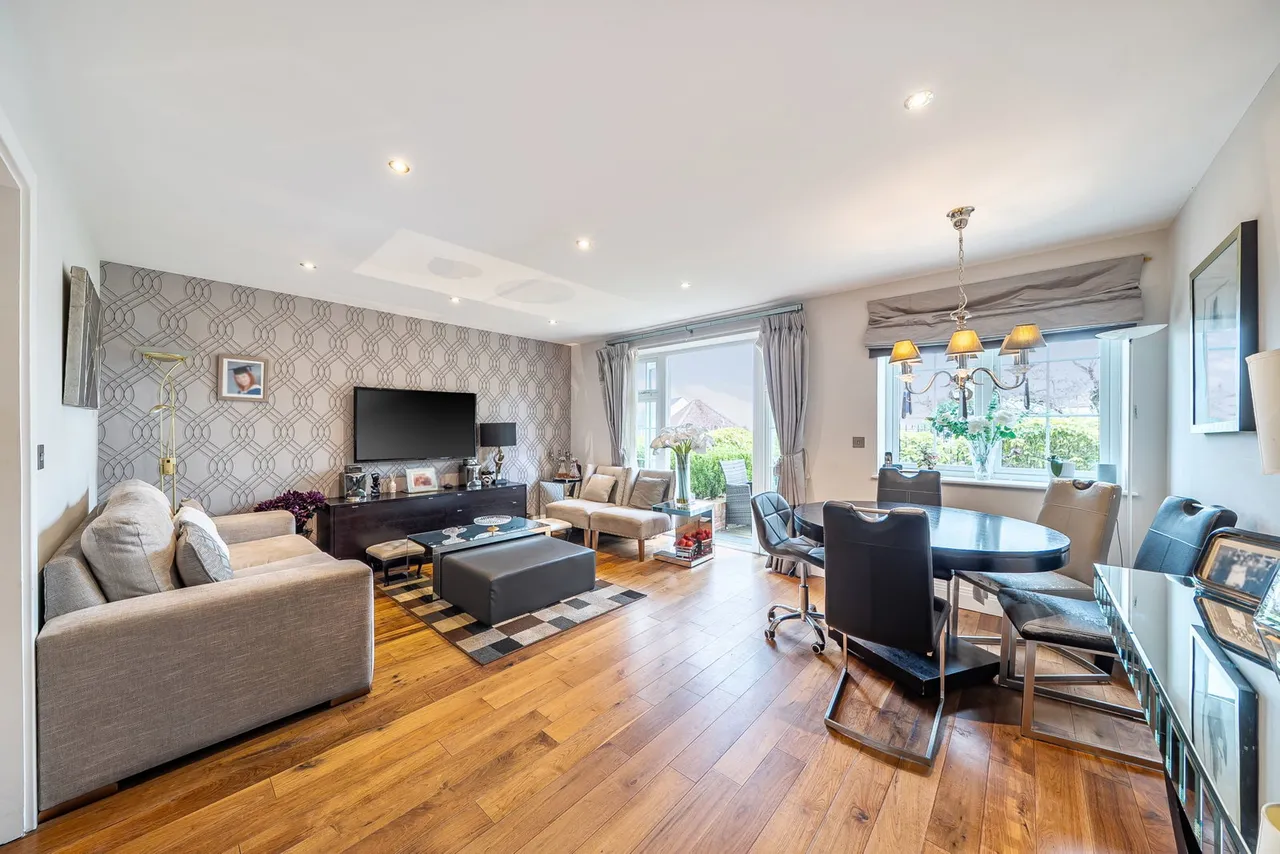 Bushey Gate, Sparrows Herne, WD23, photo 4