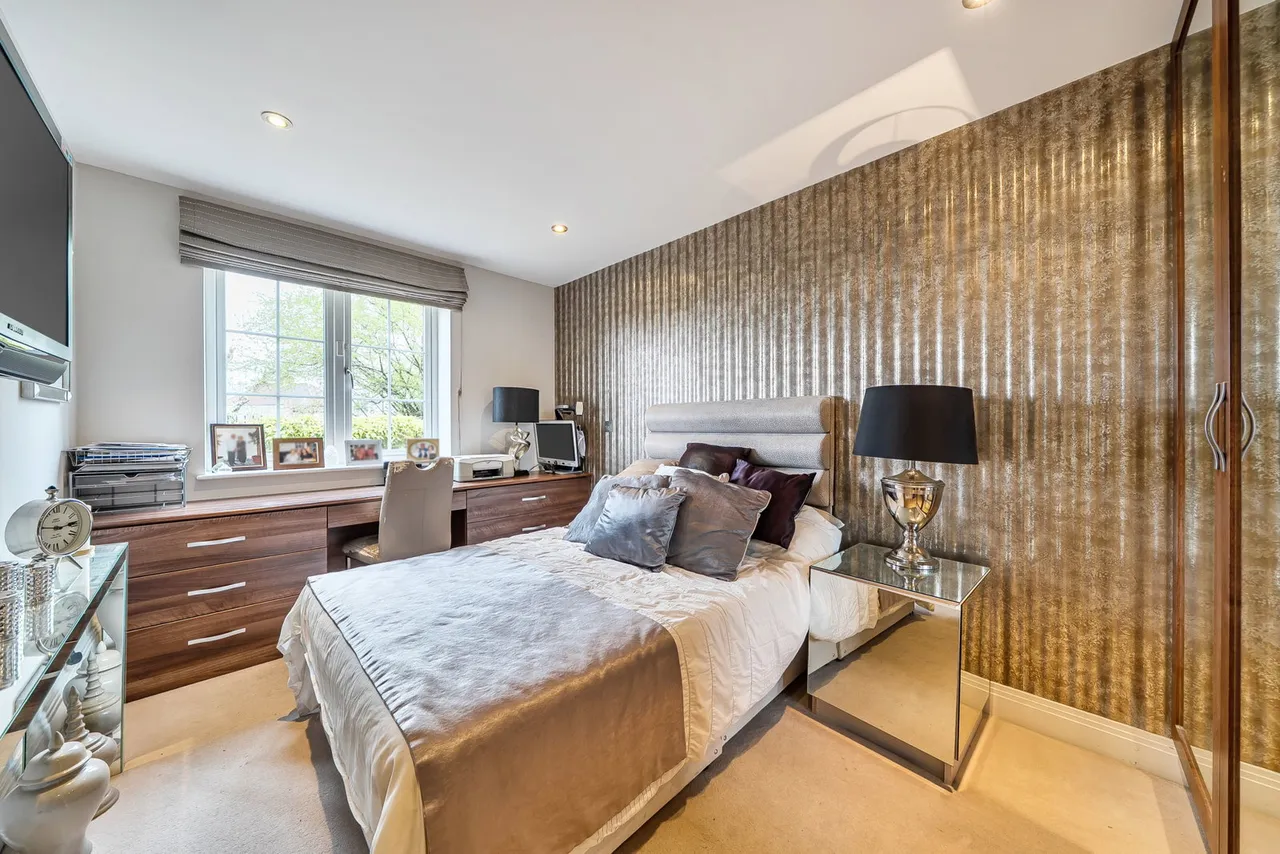 Bushey Gate, Sparrows Herne, WD23, photo 14