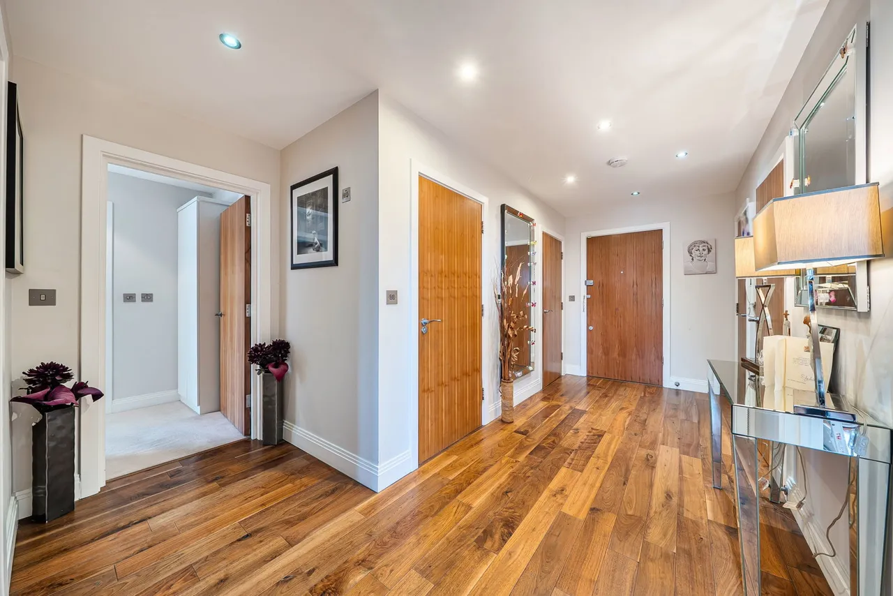Bushey Gate, Sparrows Herne, WD23, photo 9