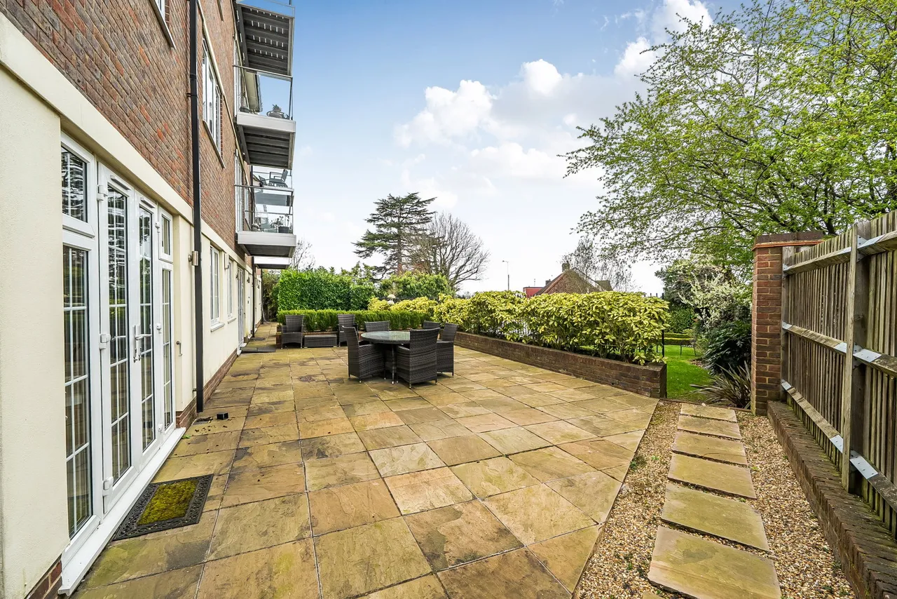 Bushey Gate, Sparrows Herne, WD23, photo 17