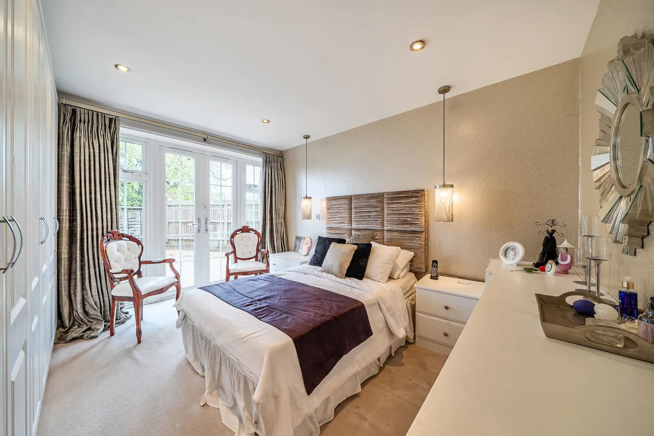 Bushey Gate, Sparrows Herne, WD23, photo 10