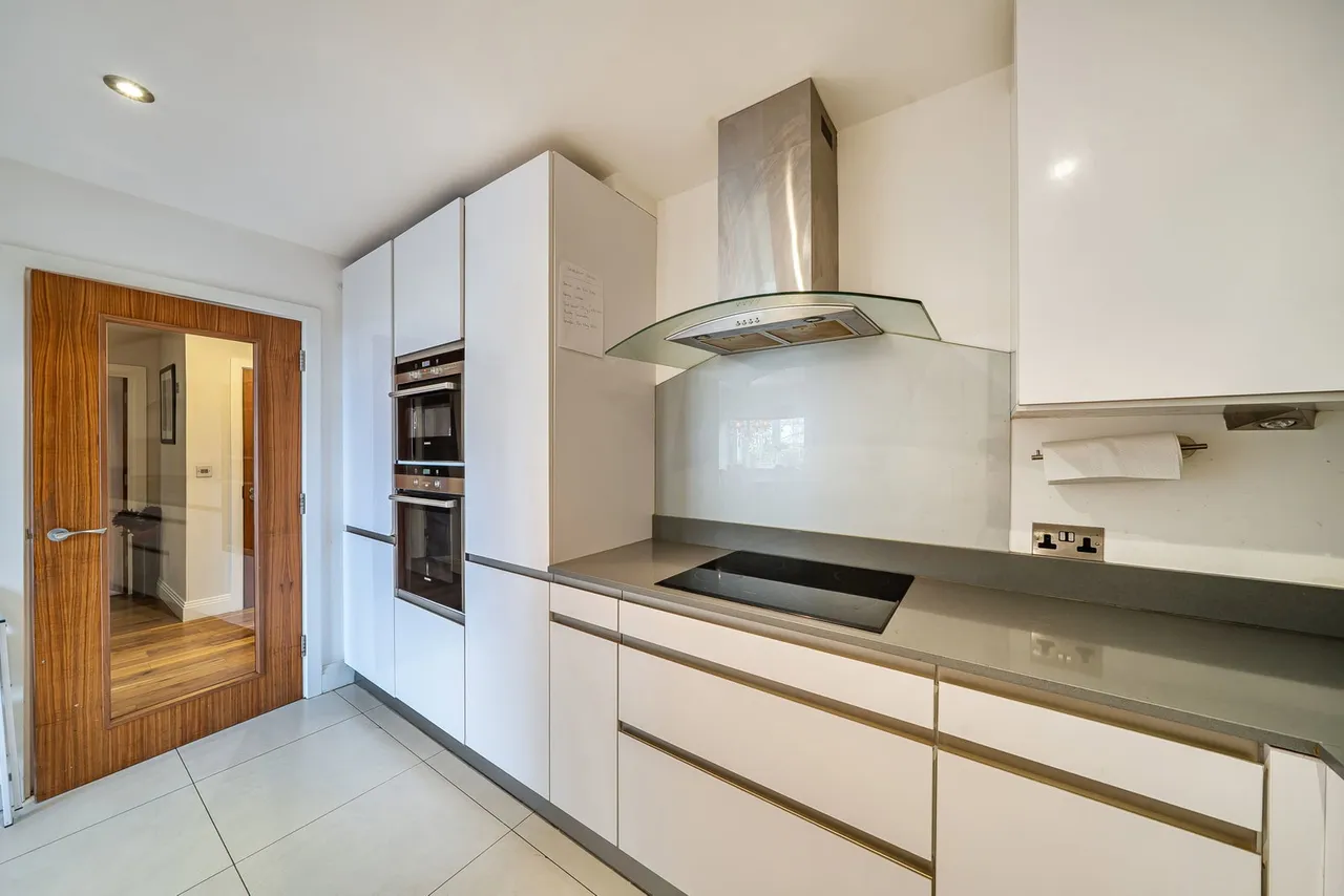 Bushey Gate, Sparrows Herne, WD23, photo 7