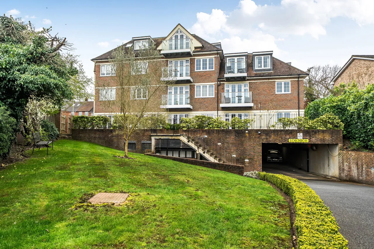 Bushey Gate, Sparrows Herne, WD23, photo 20