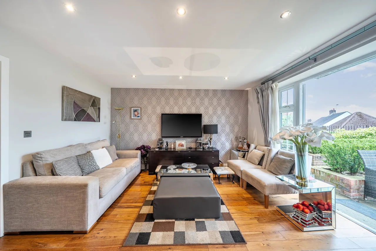 Bushey Gate, Sparrows Herne, WD23, photo 5