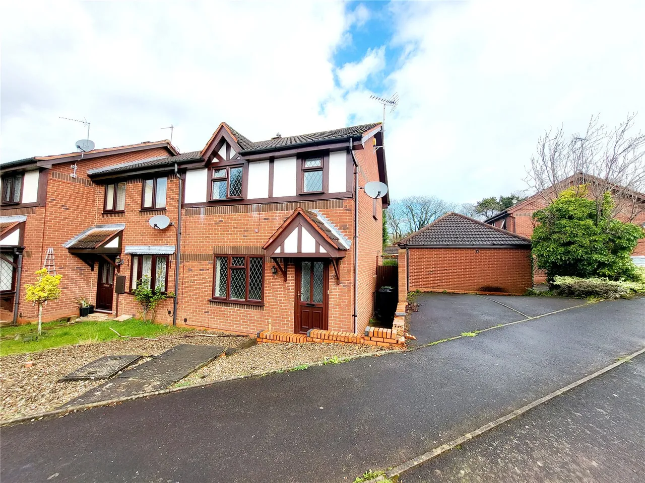 3 bed house to rent, Whinchat Grove, Kidderminster, DY10