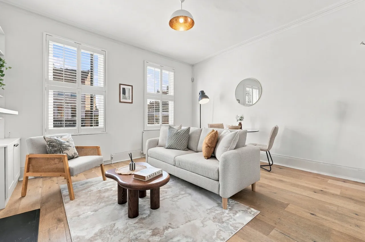 2 bed flat for sale, Parsons Mews, Tonsleys, SW18